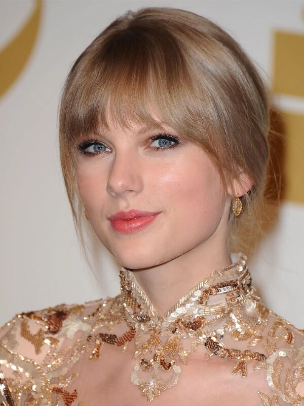 Taylor transforms a classic updo into an elegant masterpiece