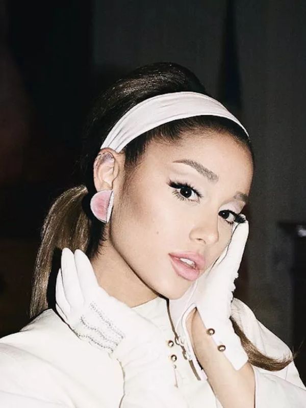 Ariana accessorizes her ponytail with a wide headband 