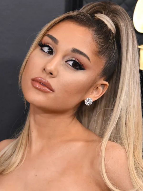 Ariana switches things up with a honey blonde ponytail