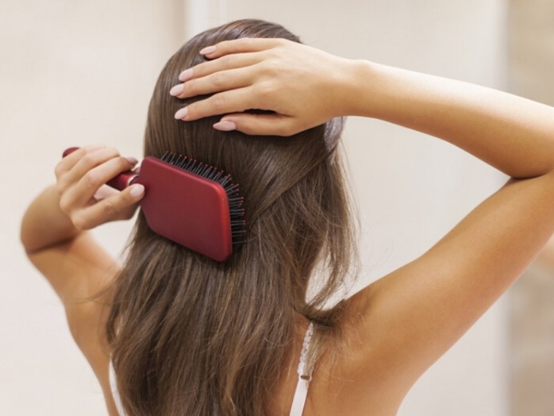 Detangle your hair with tape-ins