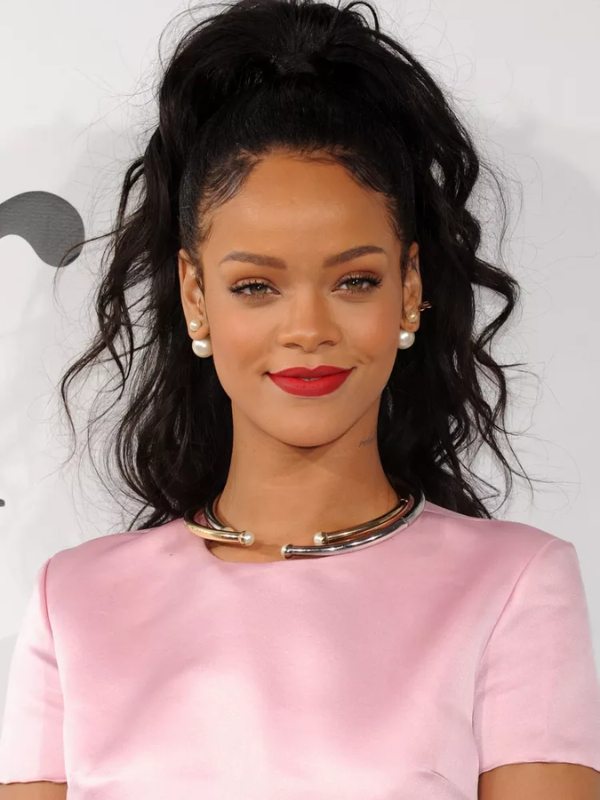 Rihanna frequently incorporates full waves into her hairstyles