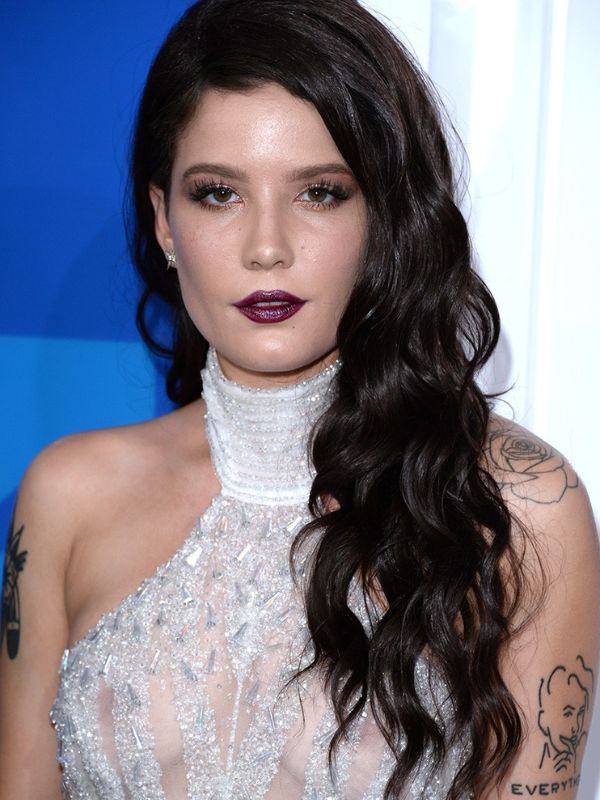 Halsey hairstyles - Black wavy hair