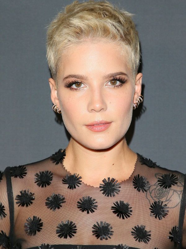 Halsey Hairstyles-Blonde pixie cut