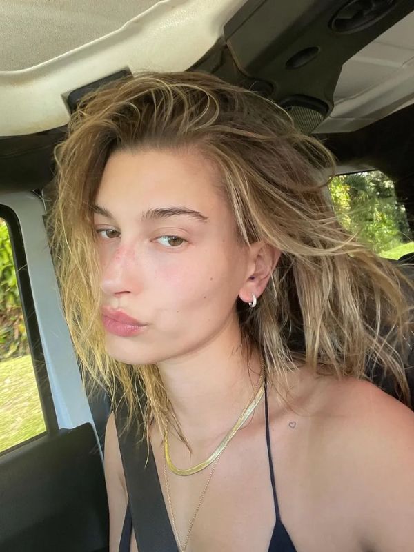 Hailey Bieber with no makeup on a beach trip